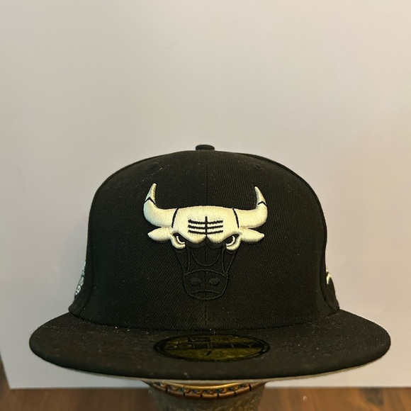 New Era Black and White Horn Emblem Hat - Picture 1 of 5